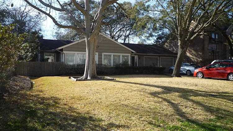 5540 Huisache St Bellaire, TX 77401
