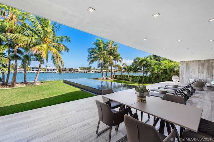 305 N Shore Dr Miami Beach, FL 33141