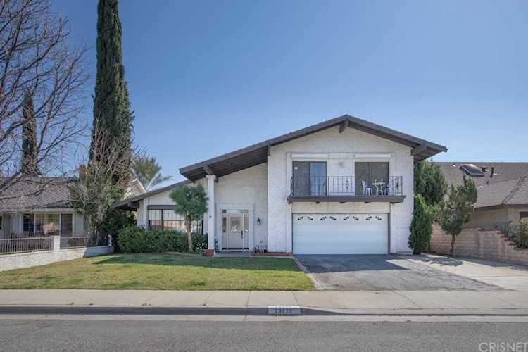 23222 Via Calisero Valencia, CA 91355