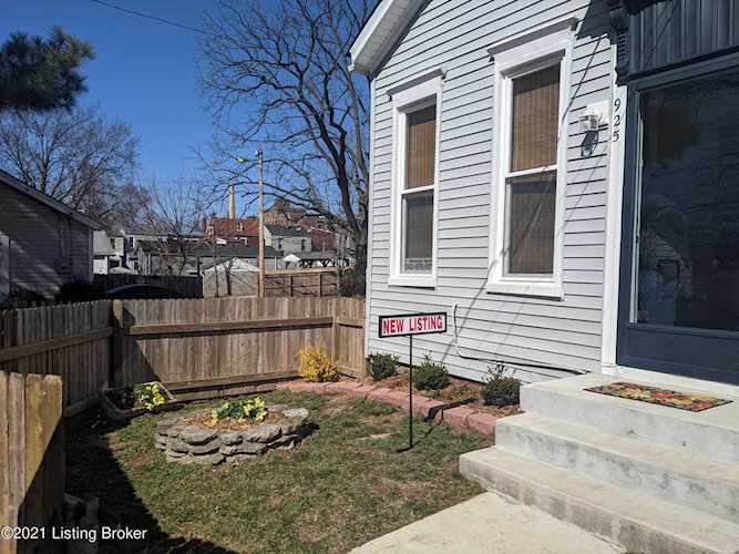 925 Schiller Ct Louisville, KY 40204