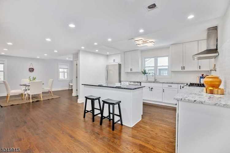 51 Kings Rd Chatham Boro, NJ 07928