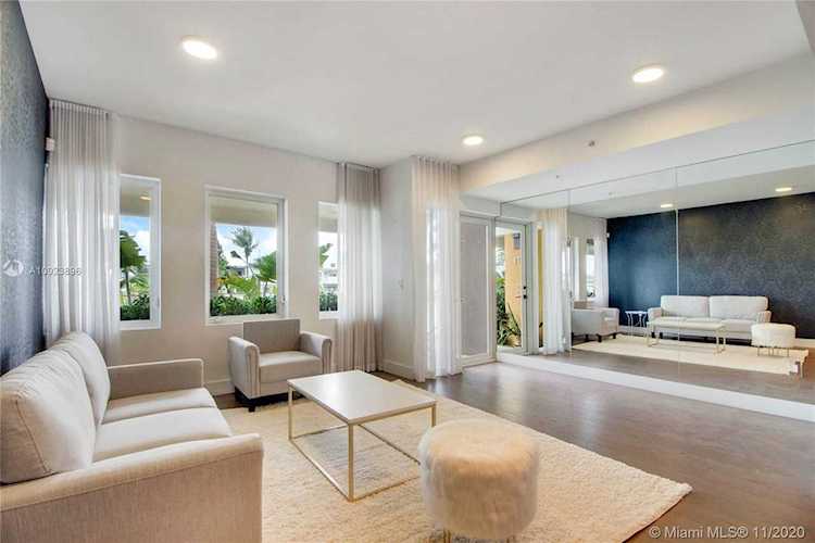 71 N Shore Dr #71 Miami Beach, FL 33141