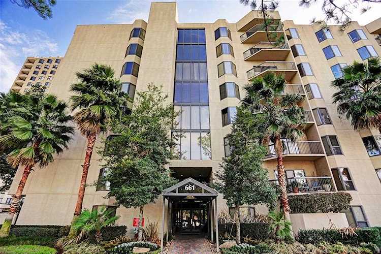 661 Bering Dr Houston, TX 77057