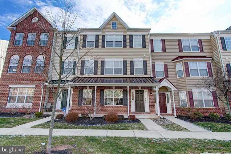 2057 Morgan Hill Dr Pennsburg, PA 18073