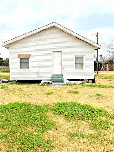 885 Powell Beaumont, TX 77701