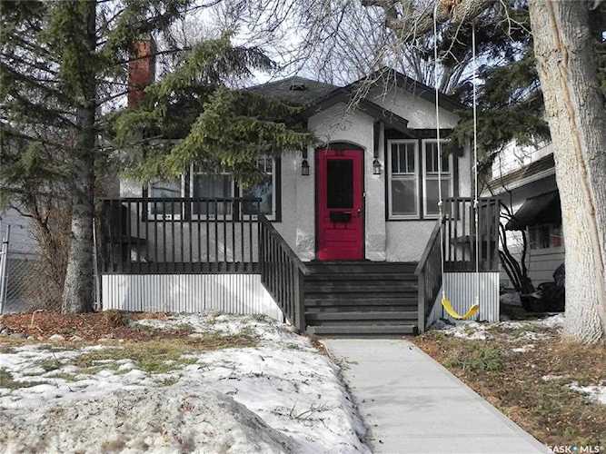 3132 Robinson St Regina, SK S4S 1V5