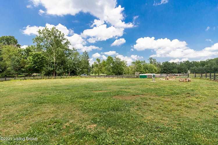 12404 Lucas Ln Anchorage, KY 40223