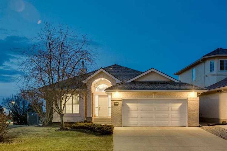 140 Hamptons Heights NW Calgary, AB T3A 5S1