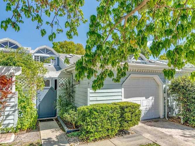 220 S Lincoln Ave Tampa, FL 33609