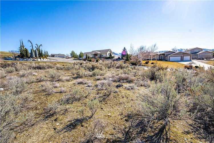 150 Crest Dr Chelan, WA 98816 | MLS® 1741518 Photo 1