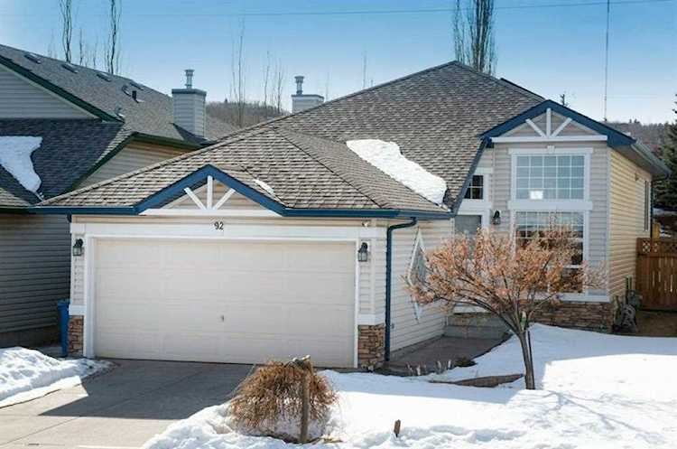 92 Valley Stream Close NW Calgary, AB T3B 5V8