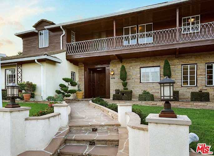 3917 Olympiad Drive View Park, CA 90043