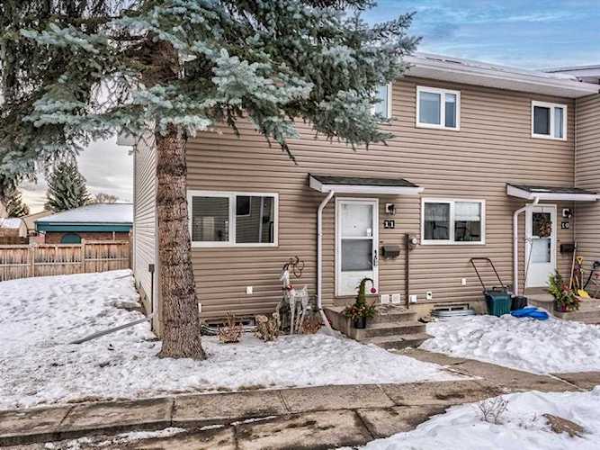 1111 Canterbury Dr SW #11 Calgary, AB T2W 3G4