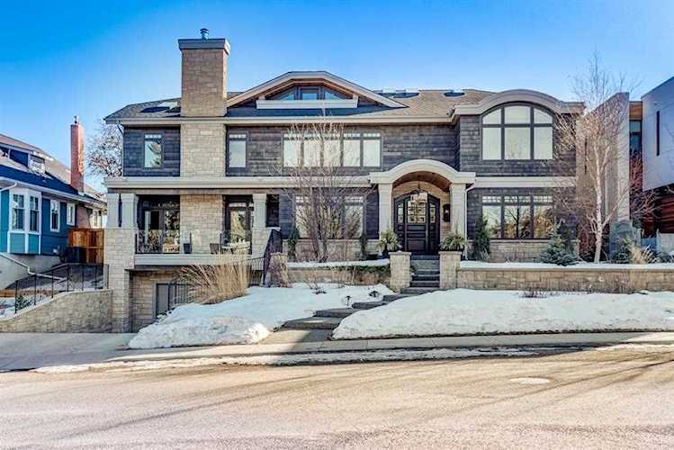 1021 38 Ave SW Calgary, AB T2T 2J3