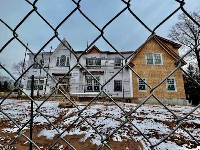 34 Harvey Dr Short Hills, NJ 07078