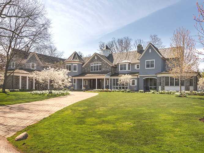 290 Shadowood Ln Northfield, IL 60093