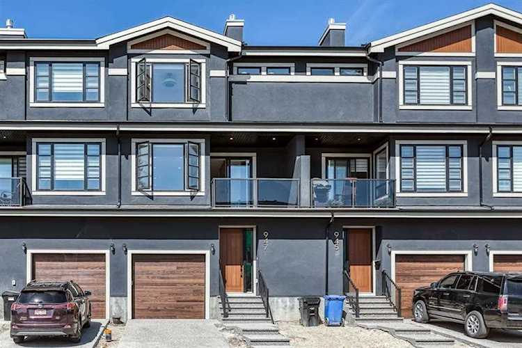947 38 St SW Calgary, AB T2T 2J3