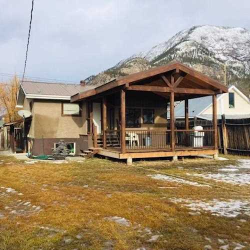4986 Luck Avenue Canal Flats, BC V0B1B0