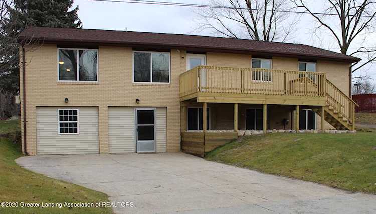 414 Railroad St Charlotte, MI 48813