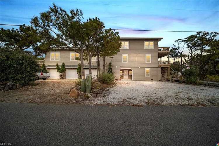 3545 Sandpiper Rd Virginia Beach, VA 23456