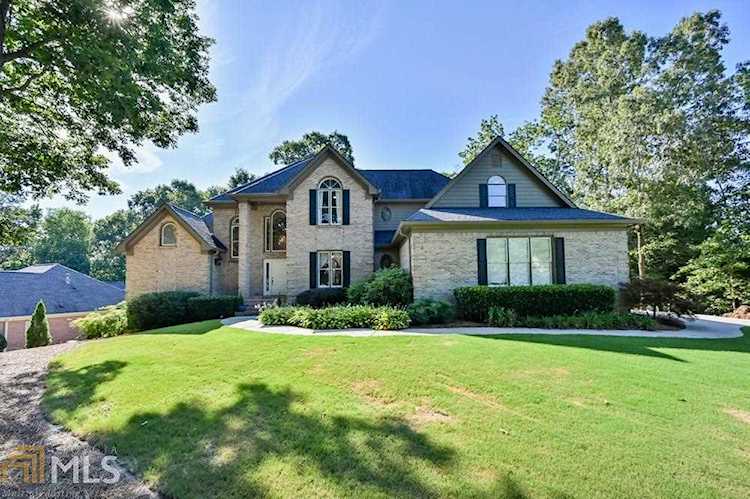 4624 Royal Lakes Dr Flowery Branch, GA 30542