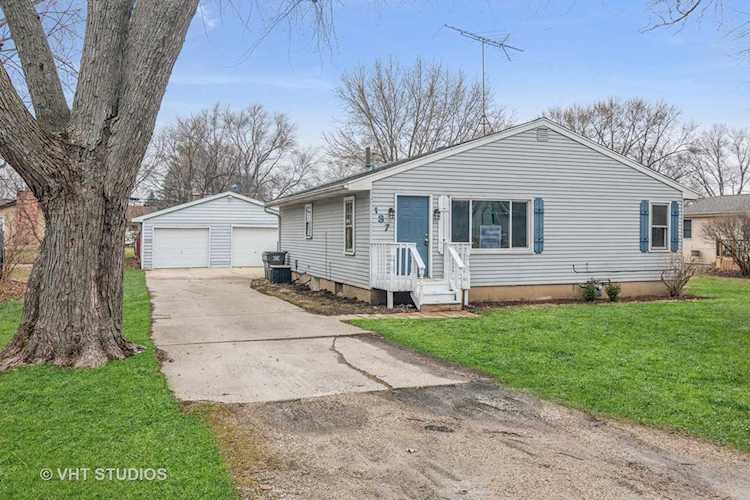 137 Calkins Dr Sugar Grove, IL 60554