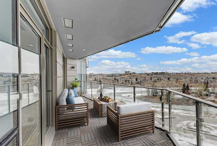 738 1 Ave SW #906 Calgary, AB T2P 5G8