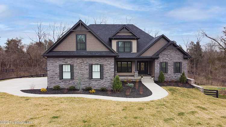 7379 Grand Oaks Dr Crestwood, KY 40014