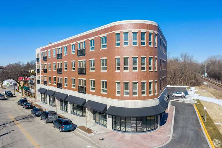 555 Roger Williams Ave #400 Highland Park, IL 60035