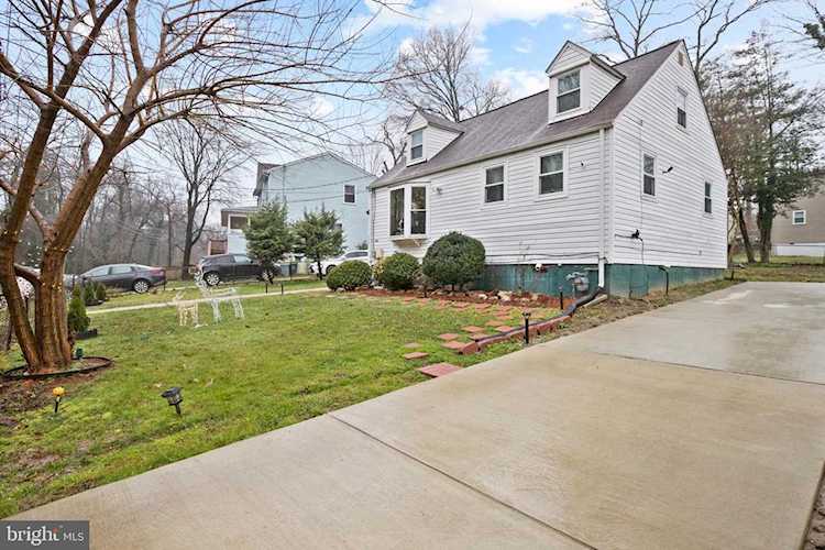 5728 Eastpine Dr Riverdale, MD 20737