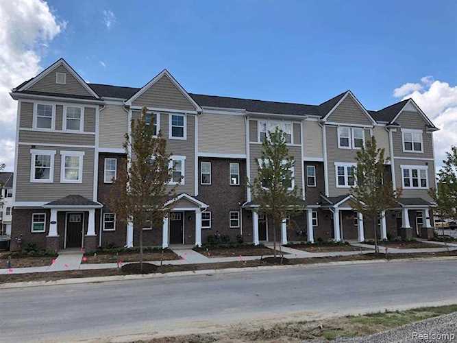 185 Monument Ln #26 Wixom, MI 48393