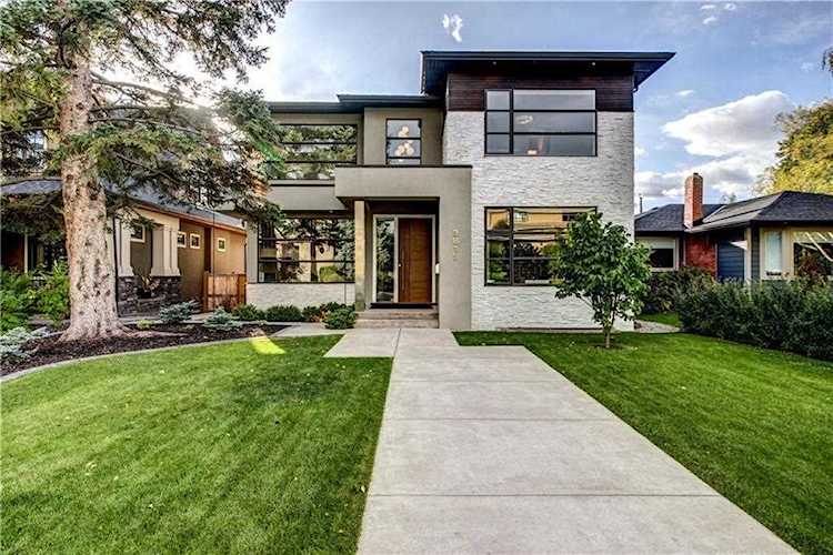 3819 12 St SW Calgary, AB T2T 3P3