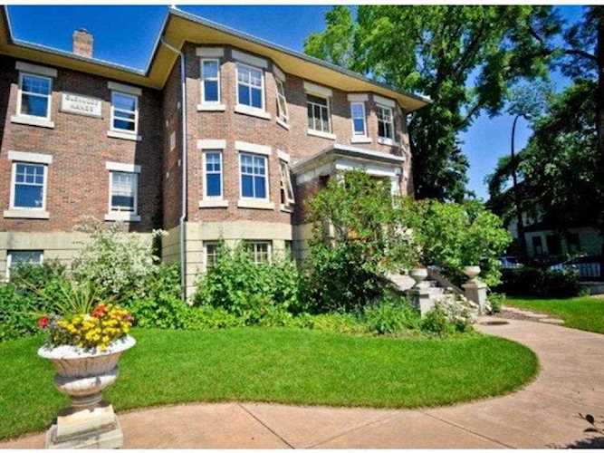 904 Memorial Dr NW #1 Calgary, AB T2N 3C9