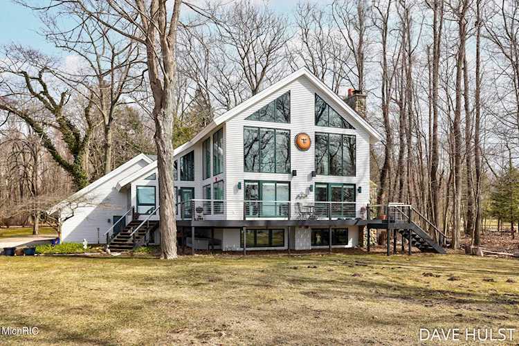 1726 Lake Michigan Dr Fennville, MI 49408