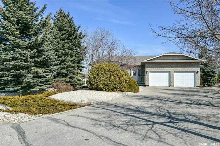 14 Park Bay Emerald Park, SK S4L 1B2