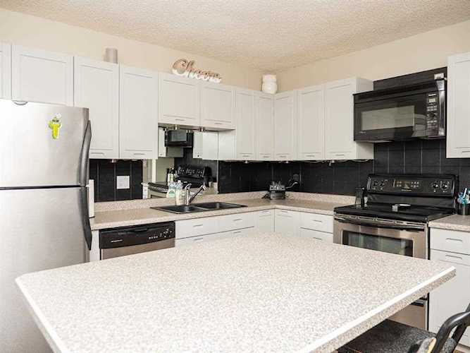 1305 Glenmore Trl SW #208 Calgary, AB T2V 4Y8