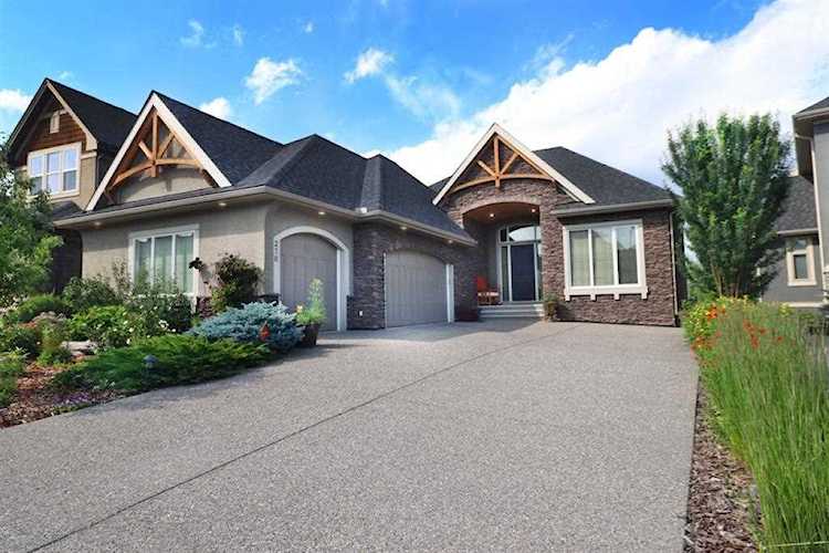 270 Valley Pointe Way NW Calgary, AB T3B 6B4
