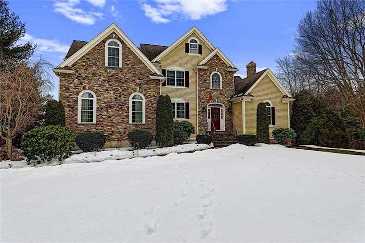 51 Reservoir Rd Cumberland, RI 02864