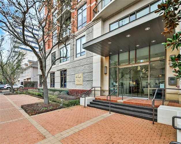 2211 Briarglen Dr Houston, TX 77027