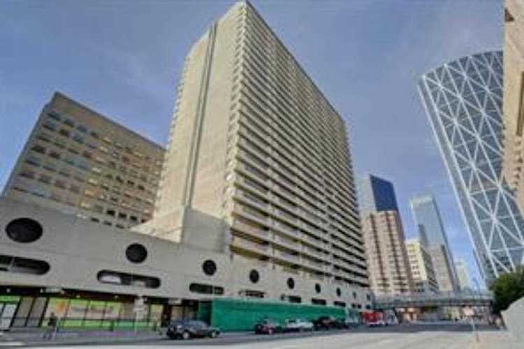 221 6 Ave SE #1706 Calgary, AB T2G 4Z9