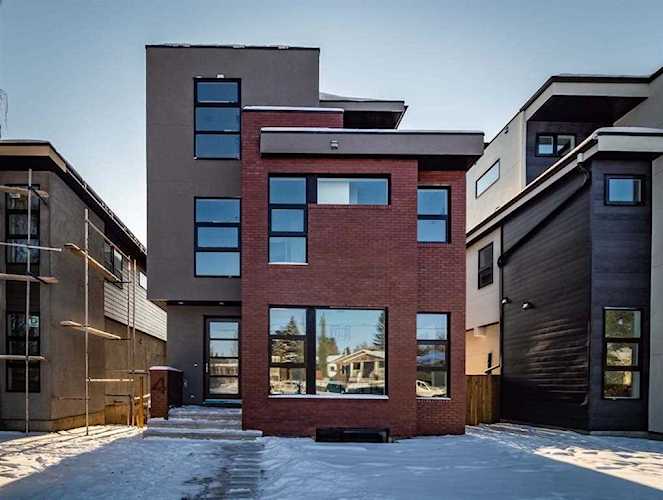 4 Rosetree Crescent NW Calgary, AB T2K 1M9