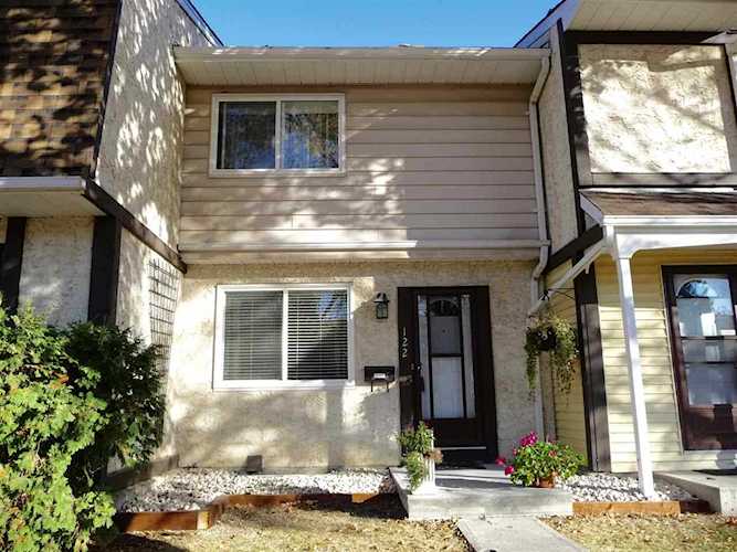 122 Tudor Lane Edmonton, AB T6J 3T5