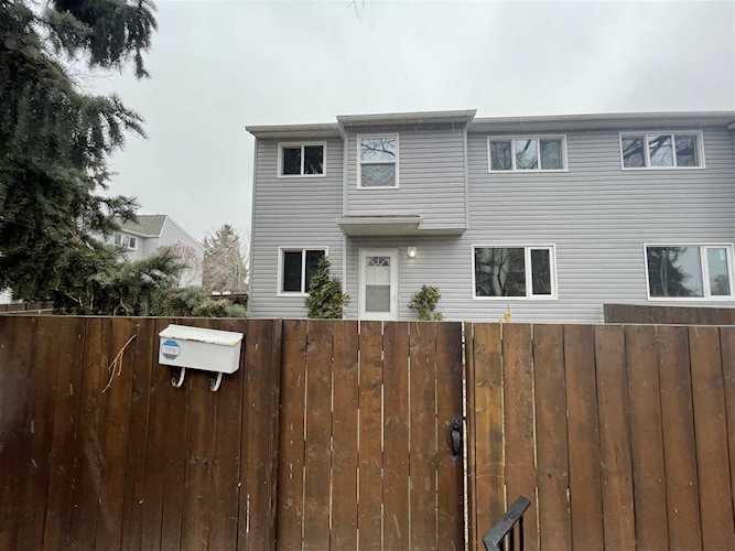 5424 144B Avenue Edmonton, AB T5A 3N5