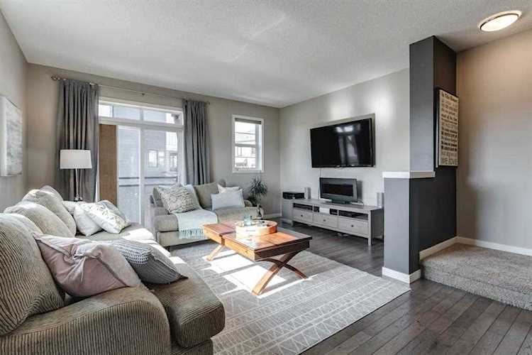 604 Walden Circle SE Calgary, AB T2X 0Y4