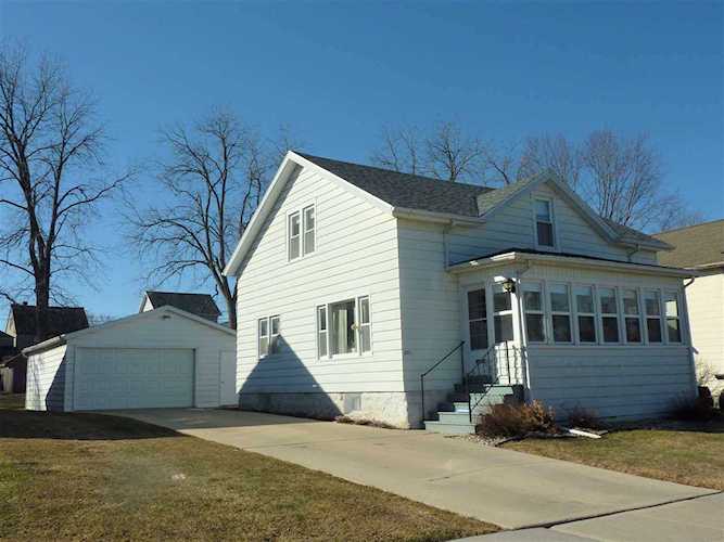 231 Taylor StWaupunWI53963-1327 Photo 1