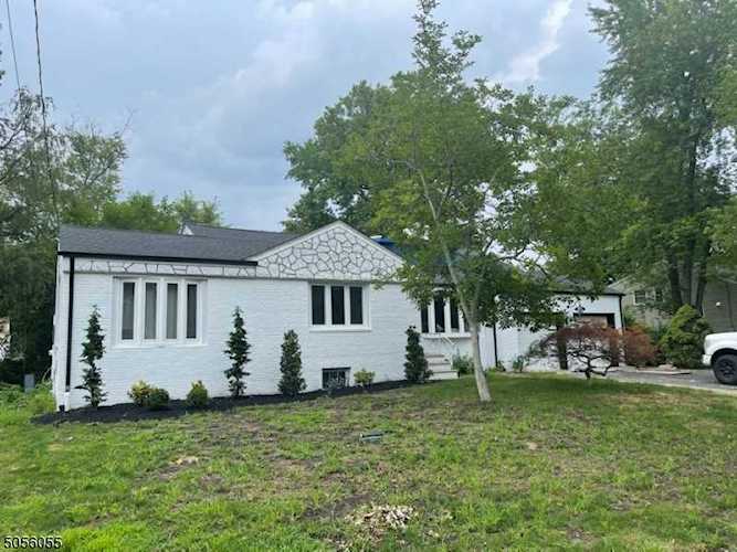 62 Sandy Hill Rd Westfield Town, NJ 07090