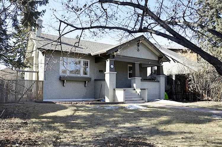 415 Scarboro Ave SW Calgary, AB T3C 2H7