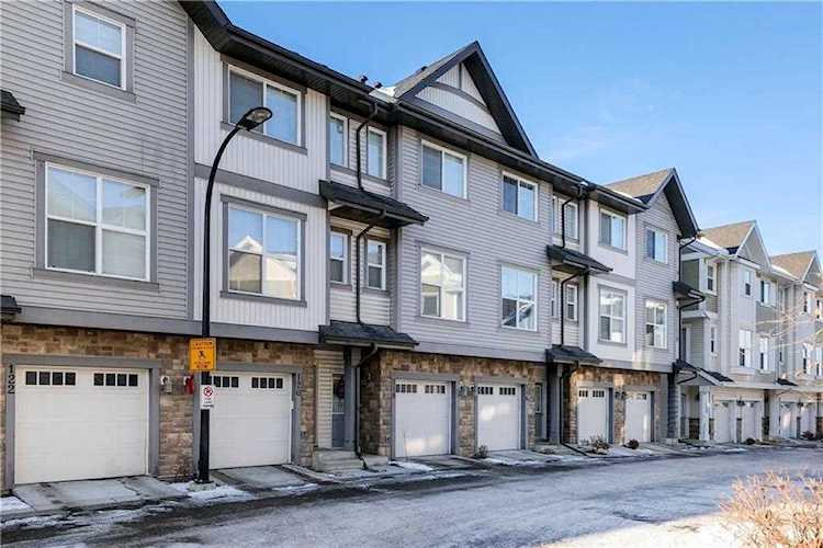 118 New Brighton Point SE Calgary, AB T2Z 1B8