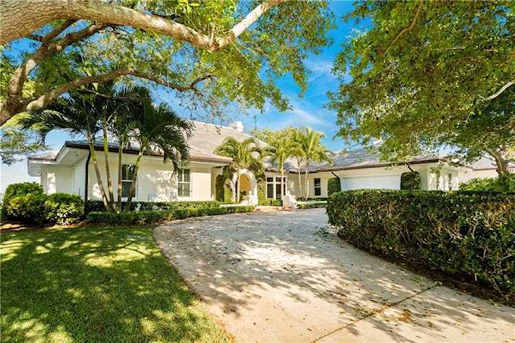 649 Lake Dr Vero Beach, FL 32963