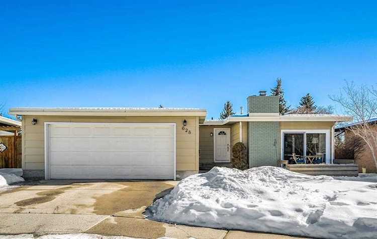 628 Cantrell Place SW Calgary, AB T2W 2E5